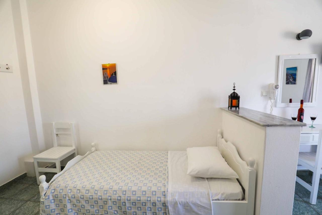 Finikas Santorini Hotel 3*